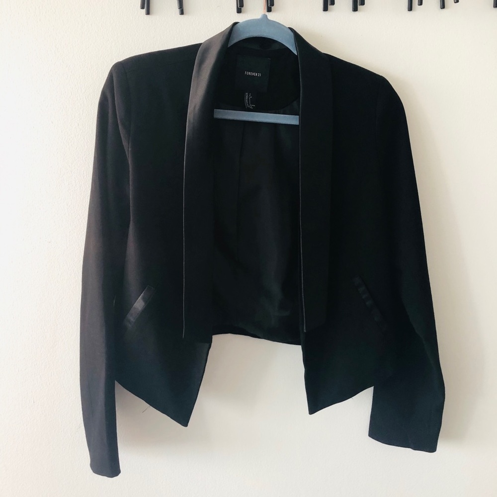 LIKE🆕Forever 21 Black Blazer with Satin Collar